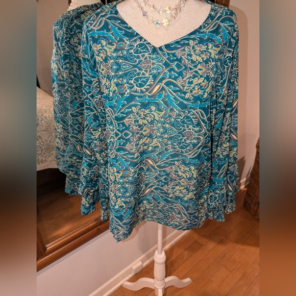 💯% Cotton Women's Teal Floral V-Neck Bell Sleeve Top - Picture 3 of 7